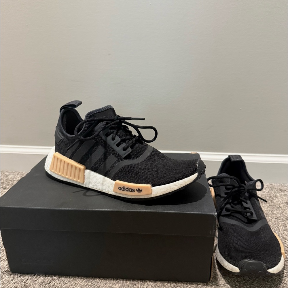 Adidas NMD_R1 | Black/Tan